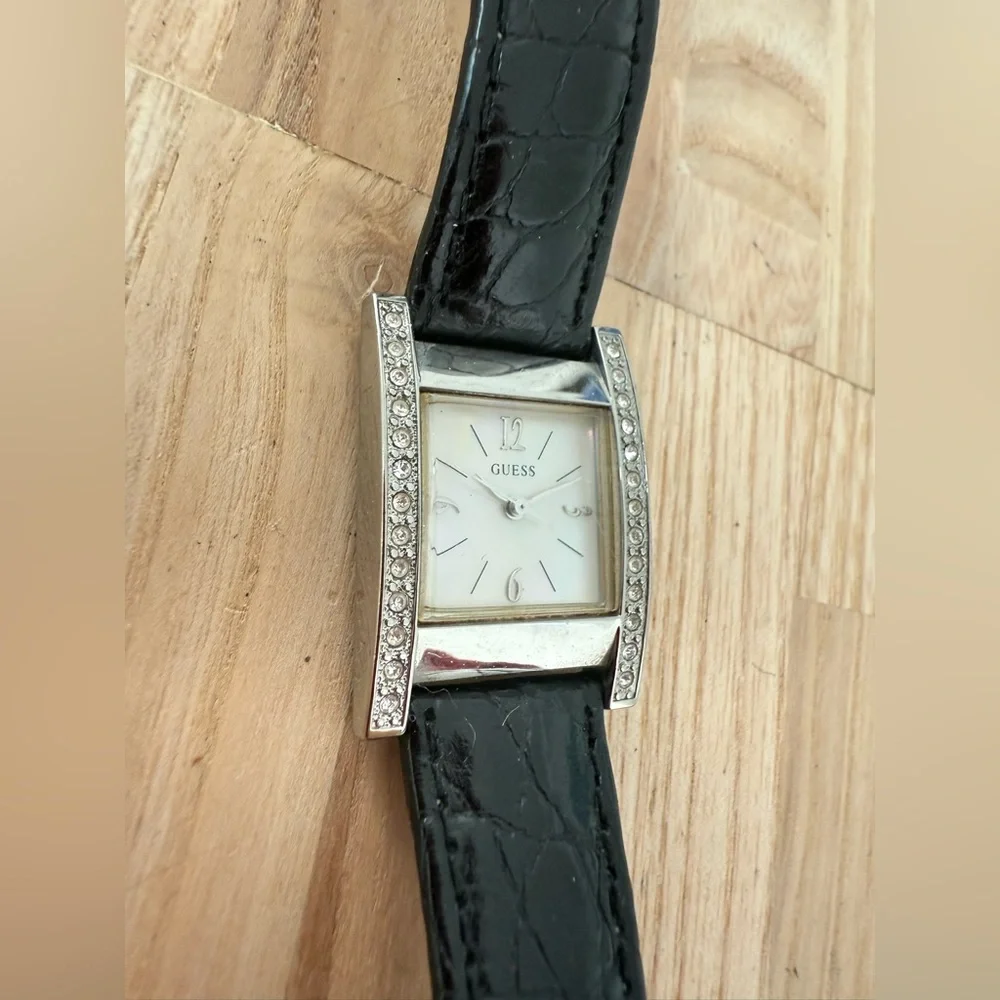 Guess ladies rectangular tank silver tone black leather watch NEW BATTERY